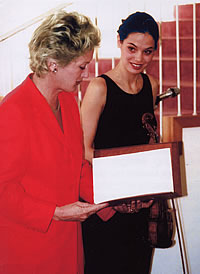 Frankfurt's Mayoress (Oberbürgermeisterin) Petra Roth presenting the "Alois Kottmann Prize" to Bojidara Kouzmanova 